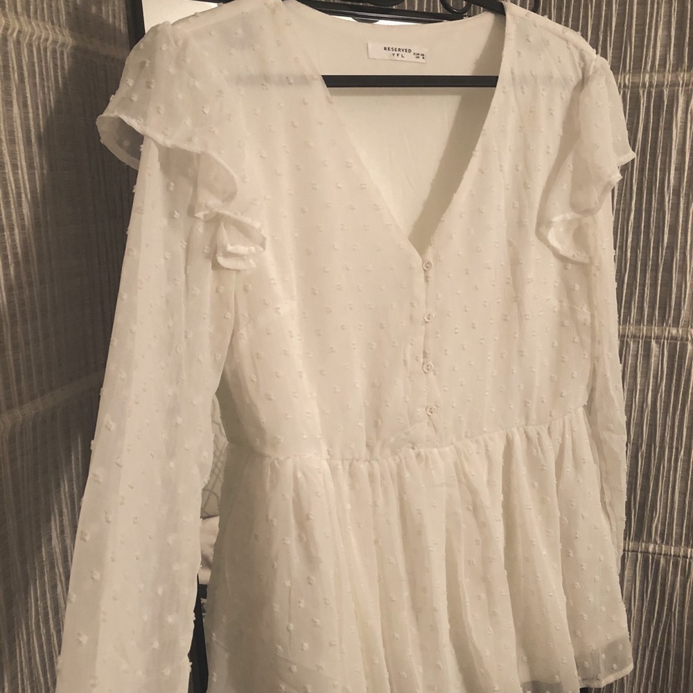 Gorgeous white frill detail vintage-inspired top!
